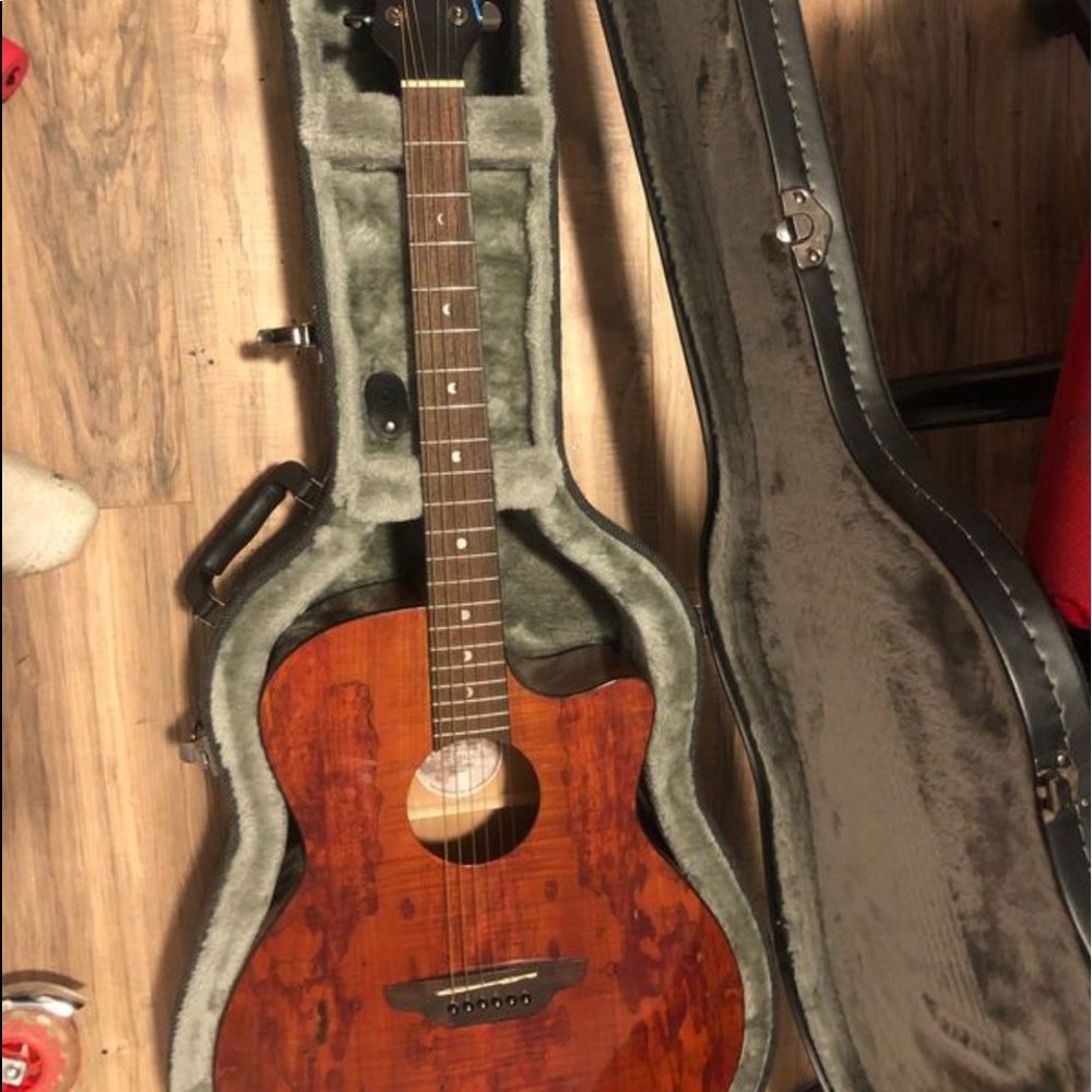 Luna Guitar